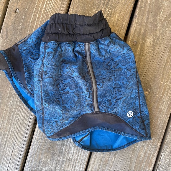 Lululemon Hotty Hot Shorts 4” - Picture 6 of 8